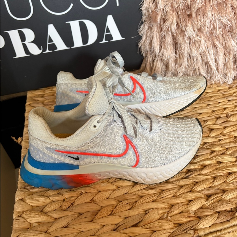 Nike White and Blue Running Shoes with Red Accents
